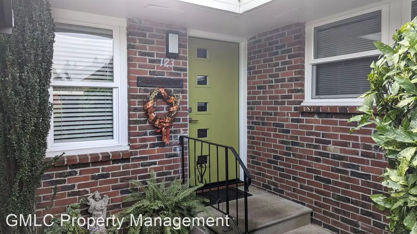 121/123 N. Garrison Road Apartment for rent in Vancouver, WA