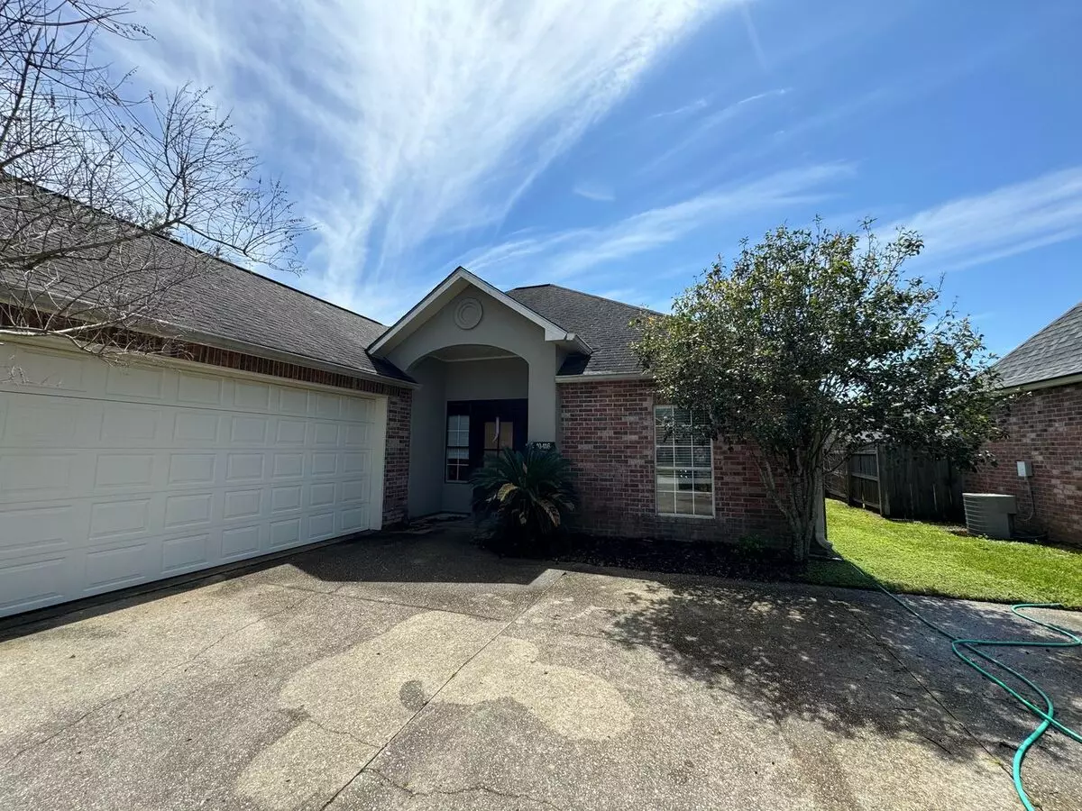 Must See This Beautiful 3/2 Home Off Bluebonnet Available Now! House for rent in Baton Rouge, LA