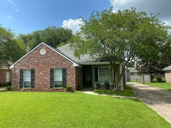 Beautiful 3/2 Home In Lake Azalea Subdivision Available Now Apartment for rent in Baton Rouge, LA