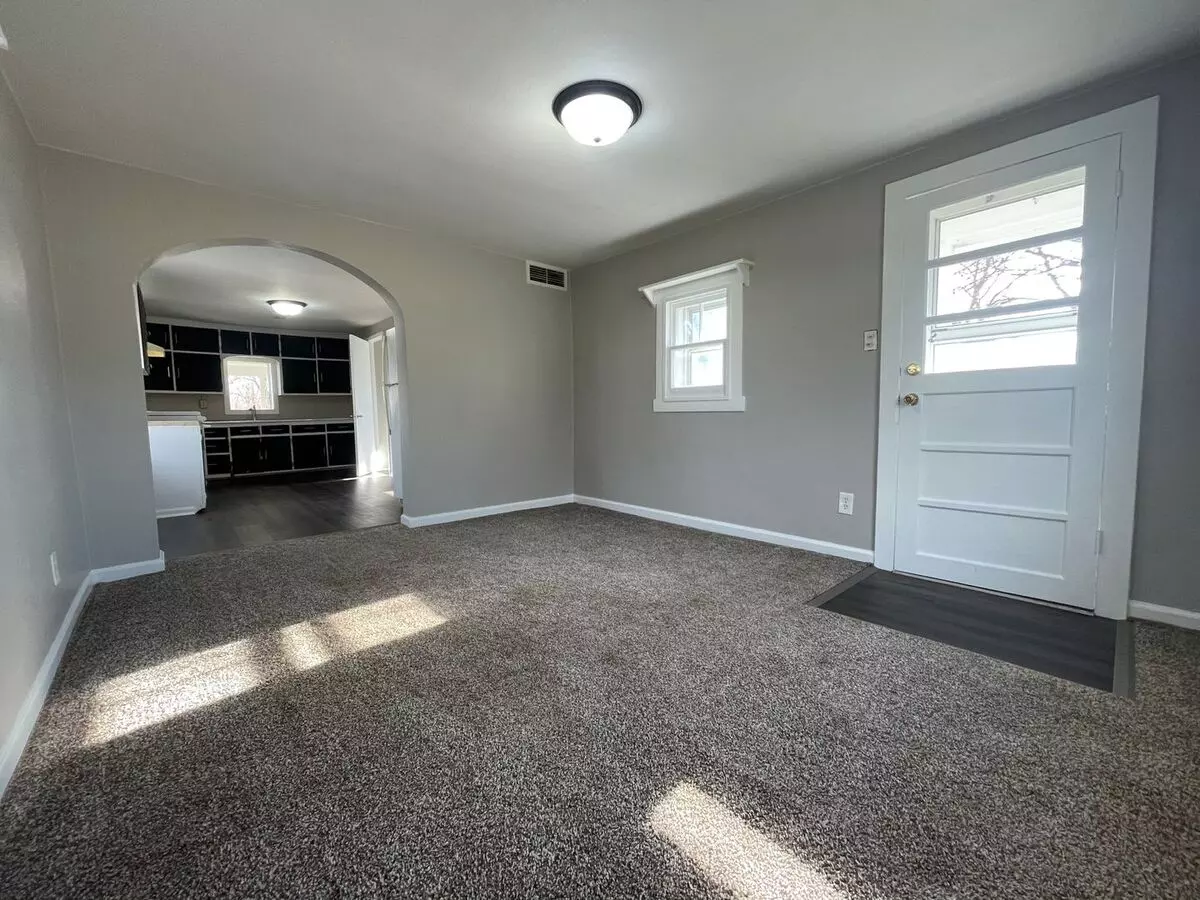 2 Bed, 1 Bath Home For Rent In Waterloo House for rent in Waterloo, IA