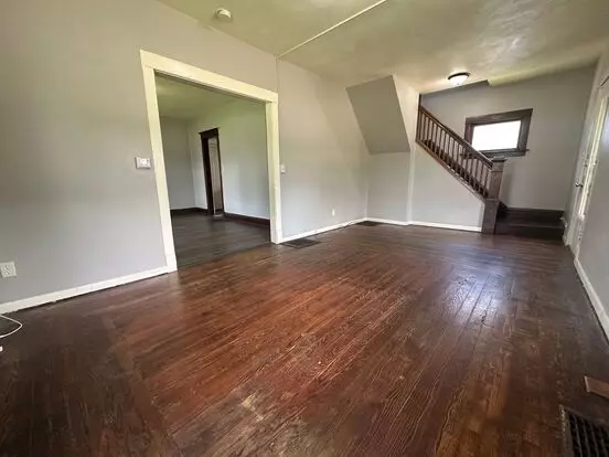 3 Bed, 1 Bath Home For Rent In Waterloo Apartment for rent in Waterloo, IA