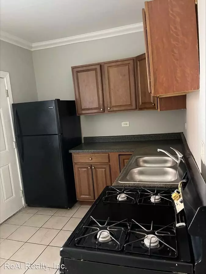 2 of 3 7255 - 57 S Euclid Ave 1940 - 44 E 73rd St Apartment for rent in Chicago, IL