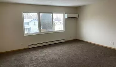3 of 8 05 - 18th Ave N Apartment for rent in Clinton, IA