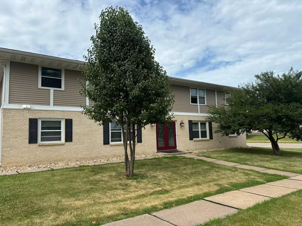 63 - 3470 Winston Dr Apartment for rent in Bettendorf, IA