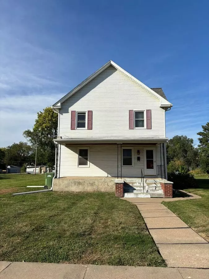 10 - 1st Ave Apartment for rent in Clinton, IA