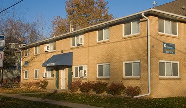4 of 7 1011 S. Locust Apartment for rent in Champaign, IL