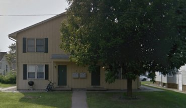 2 of 13 911 S Oak Apartment for rent in Champaign, IL