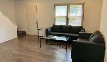 4 of 13 911 S Oak Apartment for rent in Champaign, IL