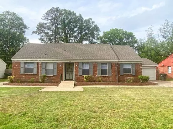 Large 3 Bed, 2 Bath Home Near Raines And Interstate 55 Apartment for rent in Memphis, TN