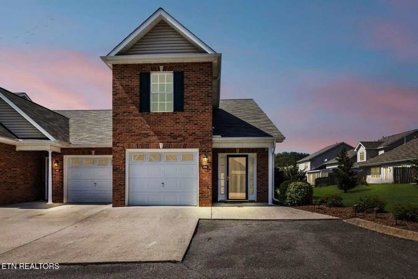 Beautiful End-unit Condo – Move-in Ready! House for rent in Knoxville, TN