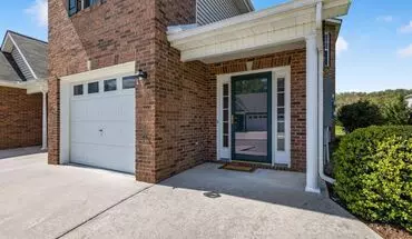 3 of 32 Beautiful End-unit Condo – Move-in Ready! House for rent in Knoxville, TN
