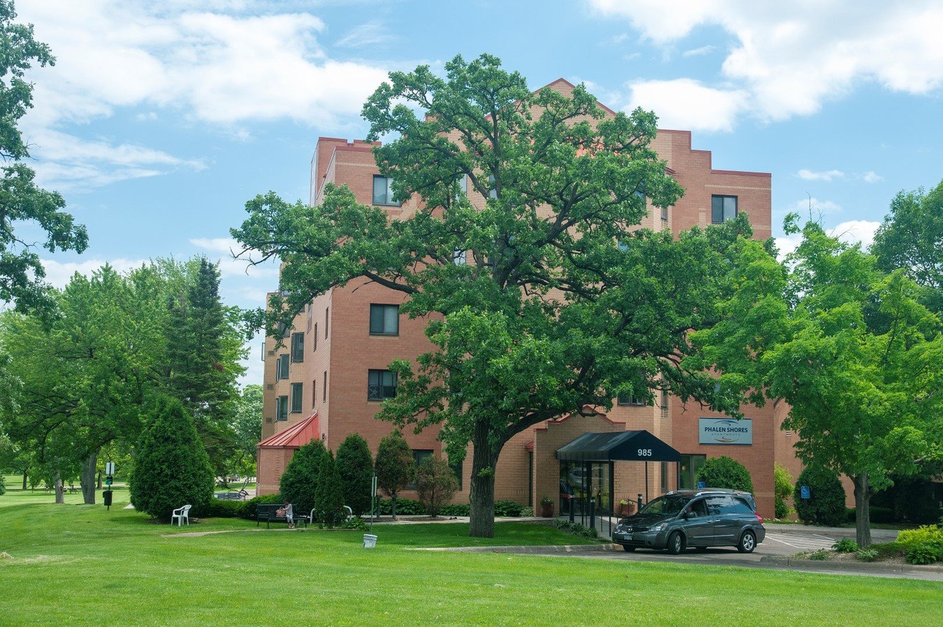 Phalen Shores Apartments 985 Ivy Avenue E St Paul, MN