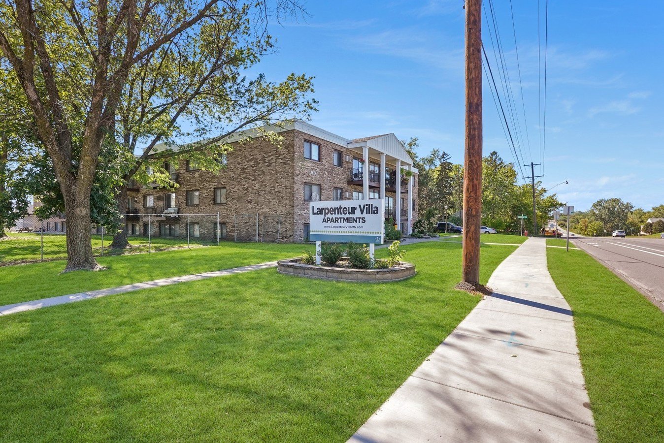 Larpenteur Villa Apartments St Paul, MN Rentable