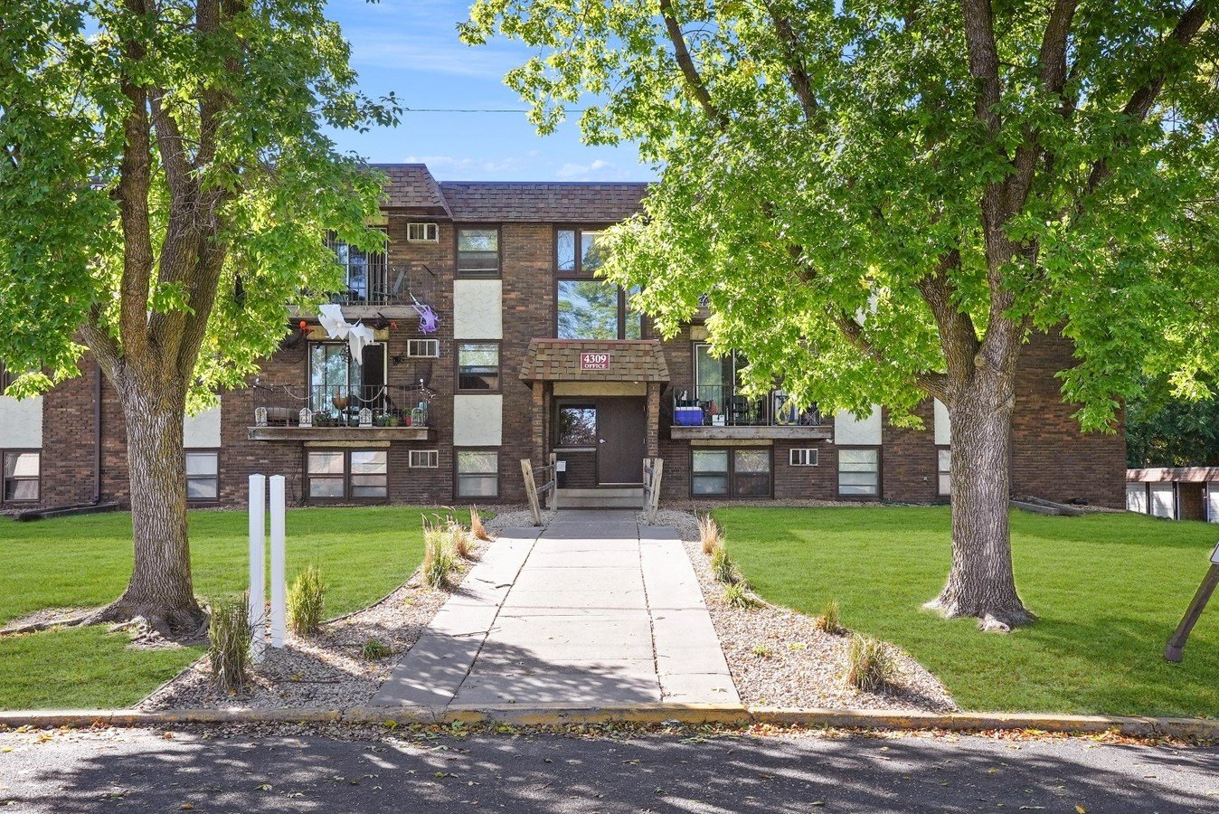 Kings Manor Apartments New Hope, MN Rentable