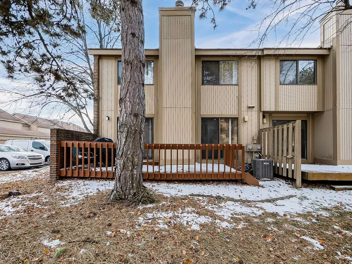 Introducing A Charming 3-bedroom, 2.5-bathroom House Located In The Desirable West Bloomfield Area. House for rent in West Bloomfield, MI
