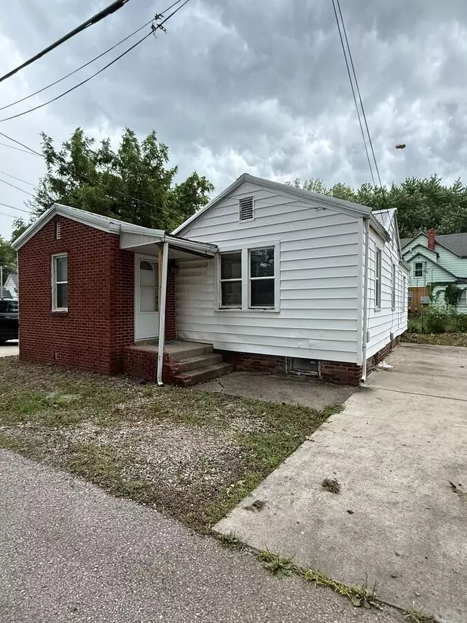 3 Br/2 Ba Home On Historic West End! House for rent in Springfield, IL