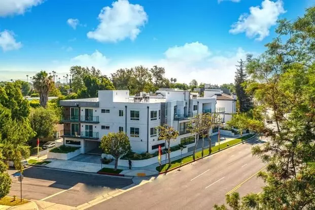 Riverside 4 Lease Apartment for rent in Sherman Oaks, CA
