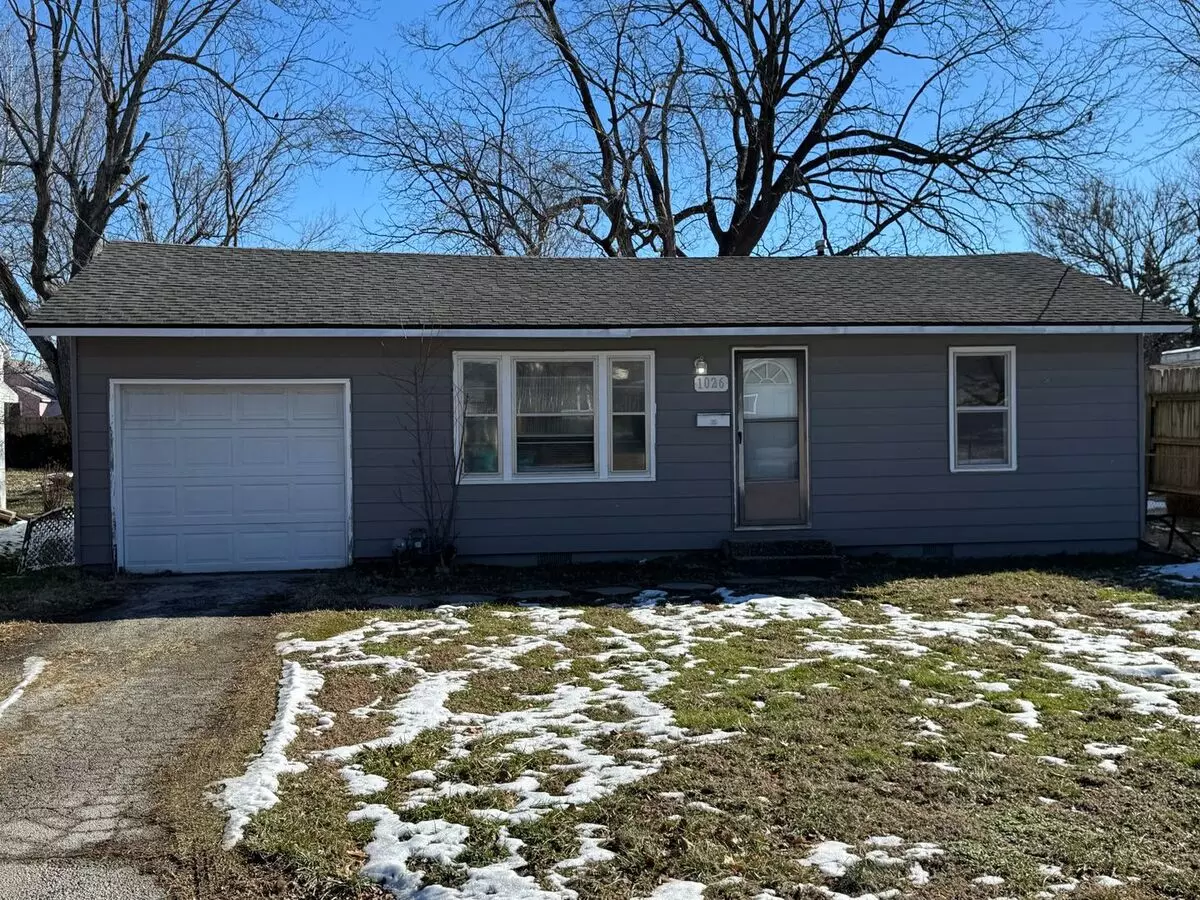 Adorable 2 Bedroom House In Quiet Neighborhood With Fenced Yard! House for rent in Springfield, MO