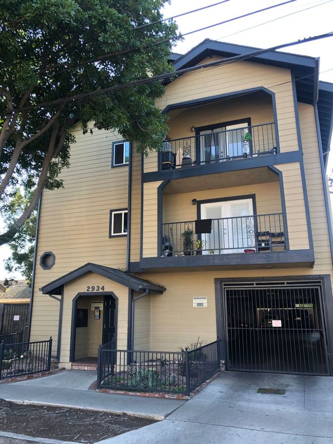 11th St Apts Apartments - 2934 E 11th St Long Beach, CA