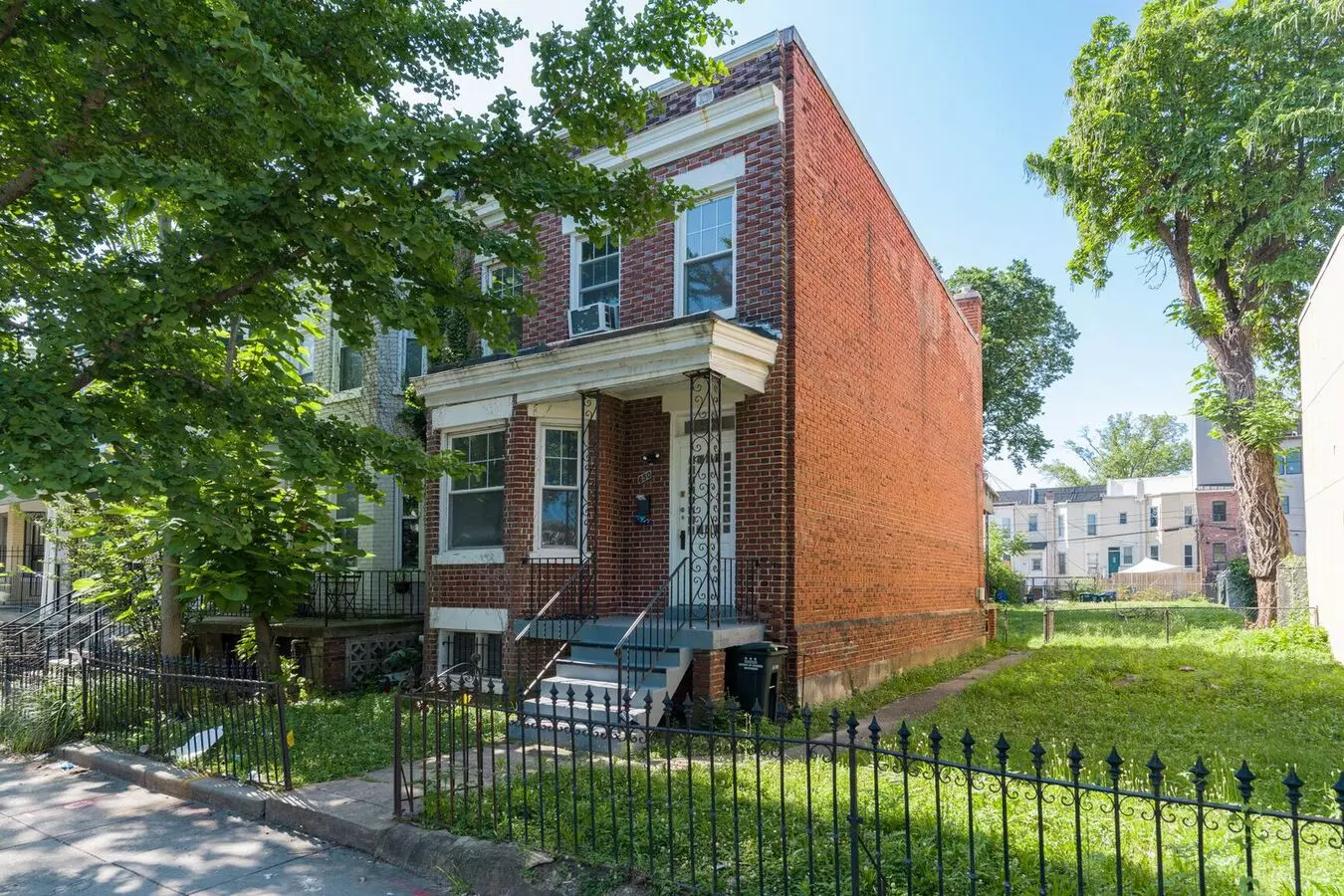 Spacious 6br/1.5ba Row Home House for rent in Washington, DC
