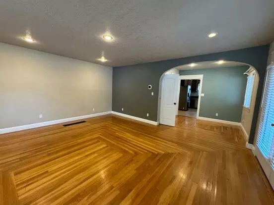 3 Bed 2.5 Bath Near Pacific Terrace Apartment for rent in Klamath Falls, OR