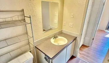 2 of 10 2Bdrm 1 Bath Lower Level Apartment Close To Parking And Shopping House for rent in Klamath Falls, OR