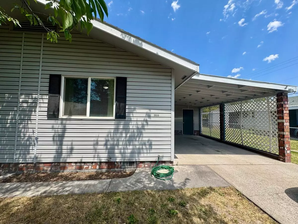 Renovated 2 Bed 1 Bath Duplex Near Town Center House for rent in Klamath Falls, OR