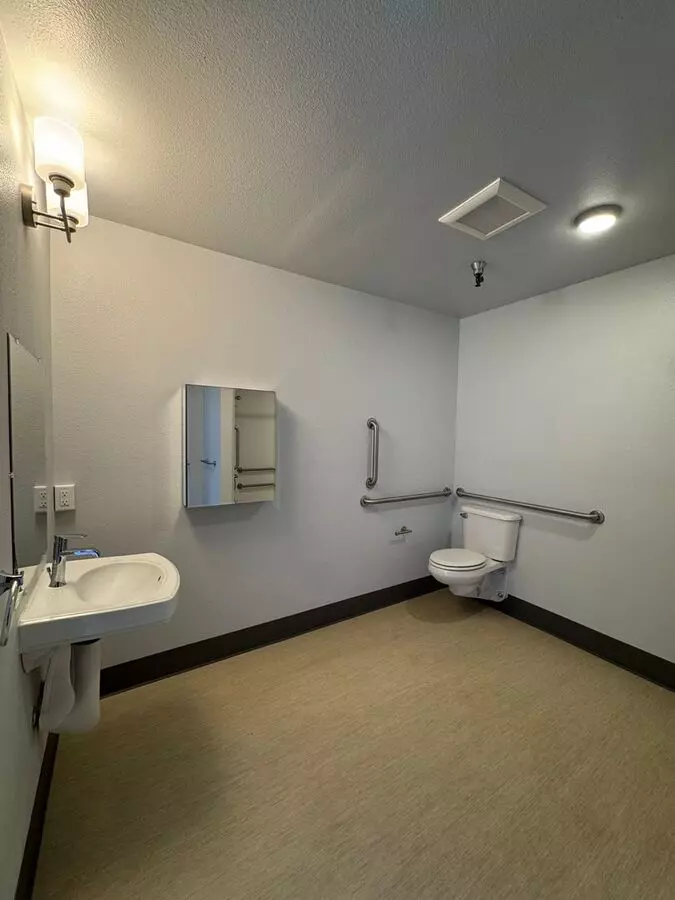 2 Bed 2 Bath Unit - All Utilities Paid - Ada Friendly House for rent in Klamath Falls, OR
