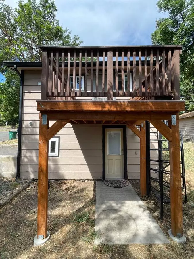 All Utilities Included - 3 Bed Duplex House for rent in Klamath Falls, OR