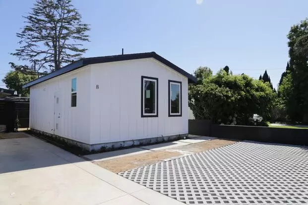 Center (729) Apartment for rent in Costa Mesa, CA