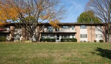 3 of 12 Country Gardens Apartment for rent in Bloomington, IL