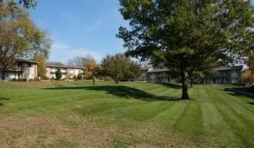 4 of 12 Country Gardens Apartment for rent in Bloomington, IL