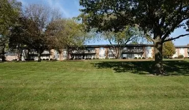 5 of 12 Country Gardens Apartment for rent in Bloomington, IL