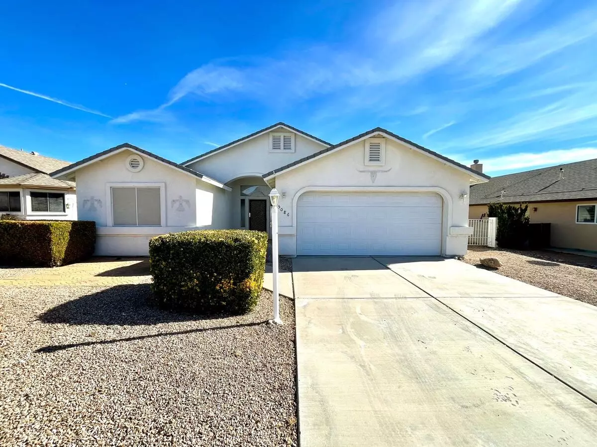 Great 3 Bedroom Home With Detached Garage! House for rent in Kingman, AZ