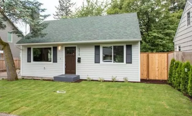 Charming 3-bedroom Home With Spacious Yard In Se Portland – Available After July 15 Apartment for rent in Portland, OR