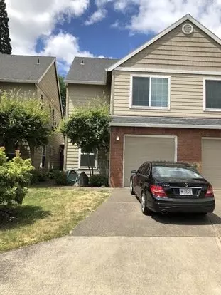 Beautiful Townhouse In Prime Tigard Location – 2 Bed + Bonus Room – Walk To Washington Square! Apartment for rent in Tigard, OR