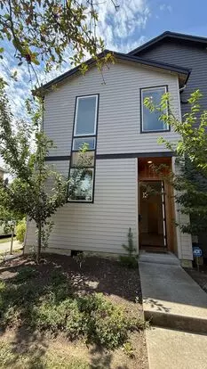 $900 Move In Bonus! Stunning & Spacious 2-bedroom Corner Home In The Heart Of Se Portland Apartment for rent in Portland, OR