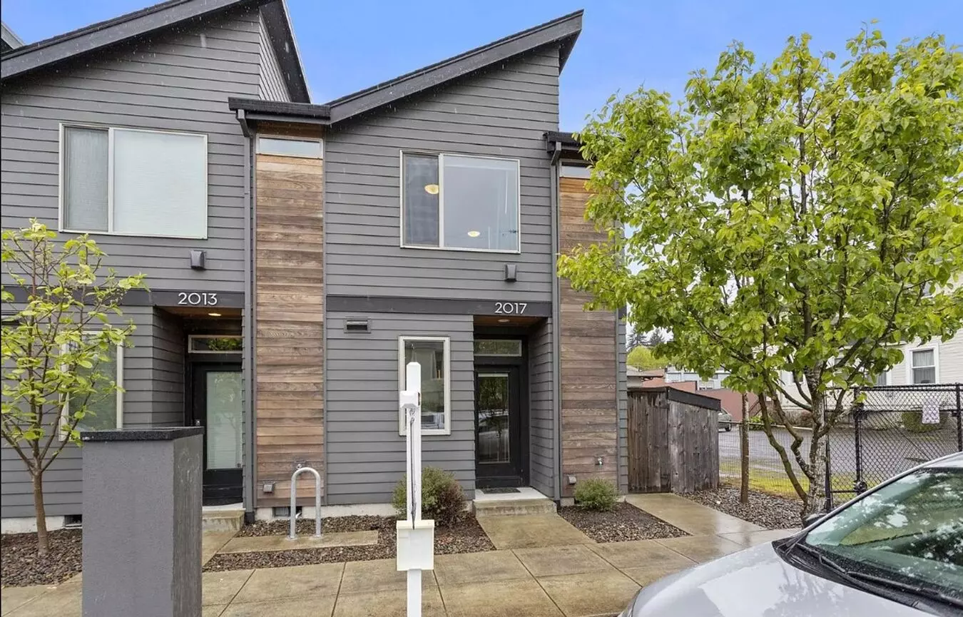 Dual Masters! Stunning Modern End-unit Townhome In Buckman Bright, Airy & Designed For Comfort House for rent in Portland, OR