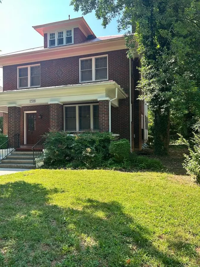 2 Blocks From Grandin Village - Immaculate 4 Br Home! House for rent in Roanoke, VA