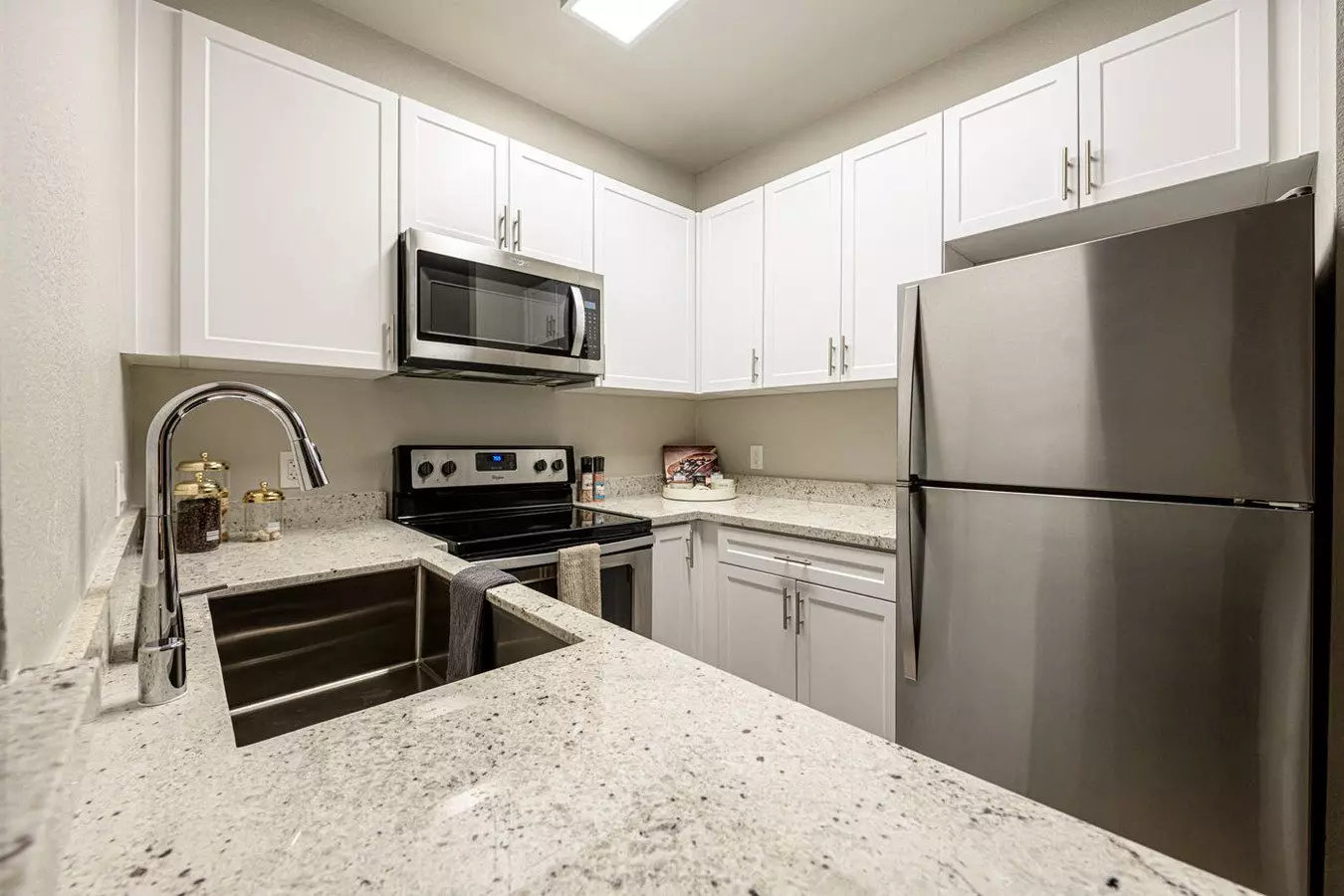 El Paseo Apartment for rent in Tustin, CA