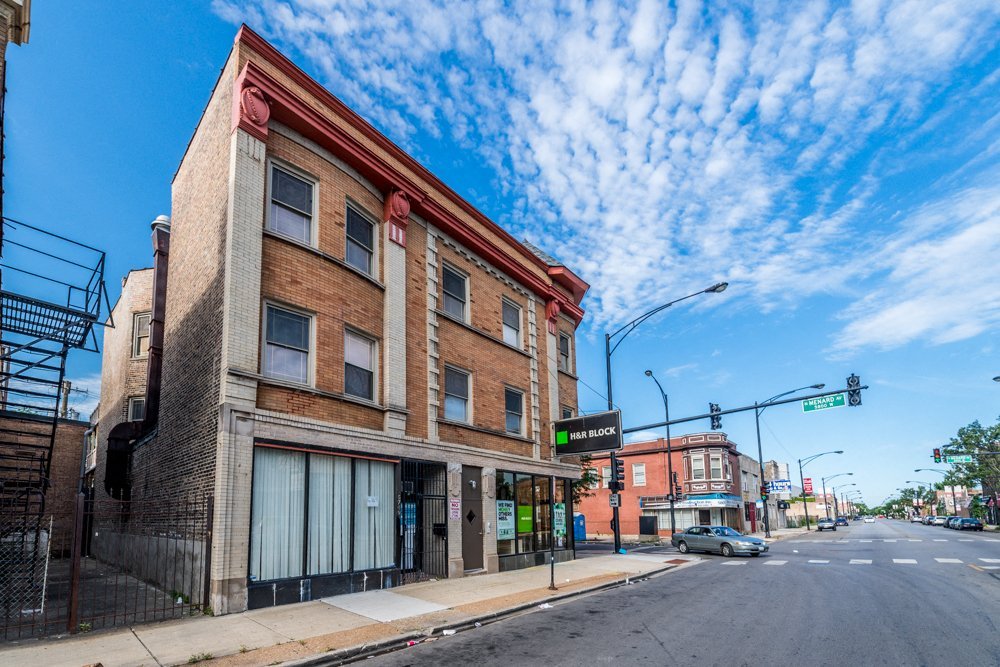 5749 W Chicago Apartments Chicago, IL