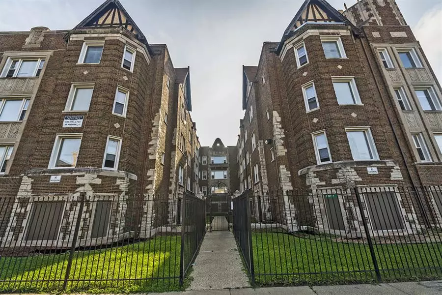 8251 S Ellis Ave Apartment for rent in Chicago, IL