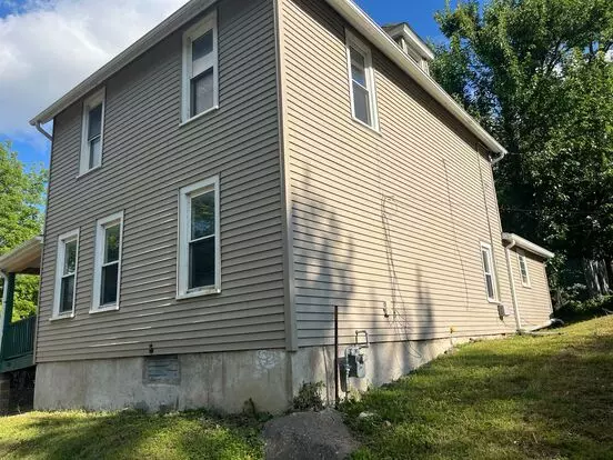 919 W 10th St Apartment for rent in Davenport, IA