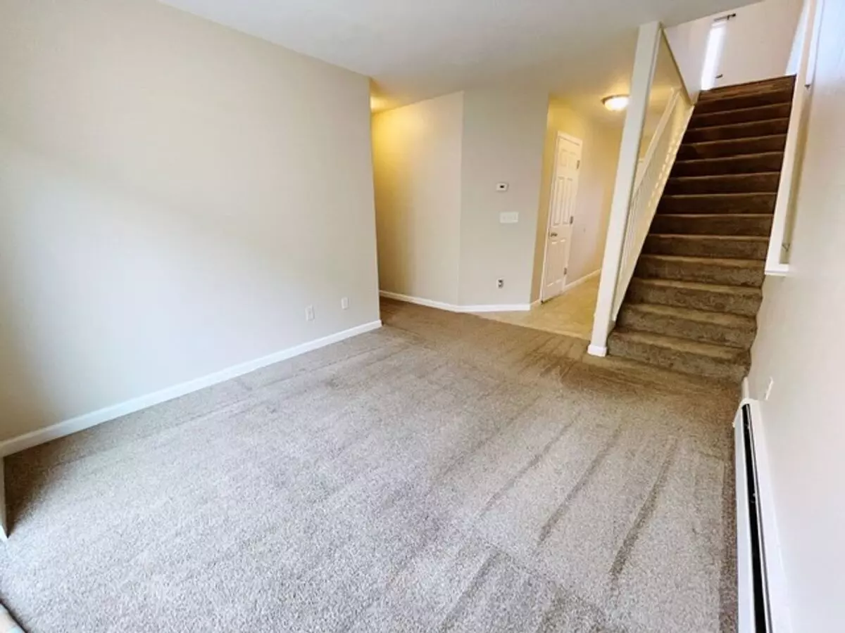 Spacious And Bright Lake Otis Townhouse With Garage House for rent in Anchorage, AK