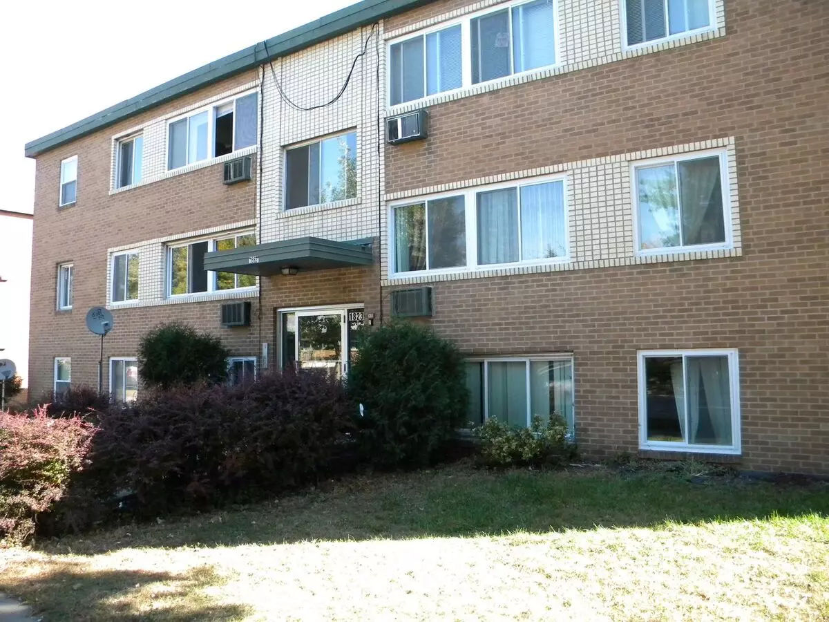 1823 Ulysses St NE Apartment for rent in Minneapolis, MN