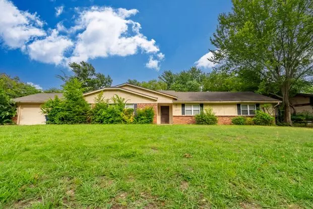 4 Bed / 2 Bath In South Tulsa! Apartment for rent in Tulsa, OK
