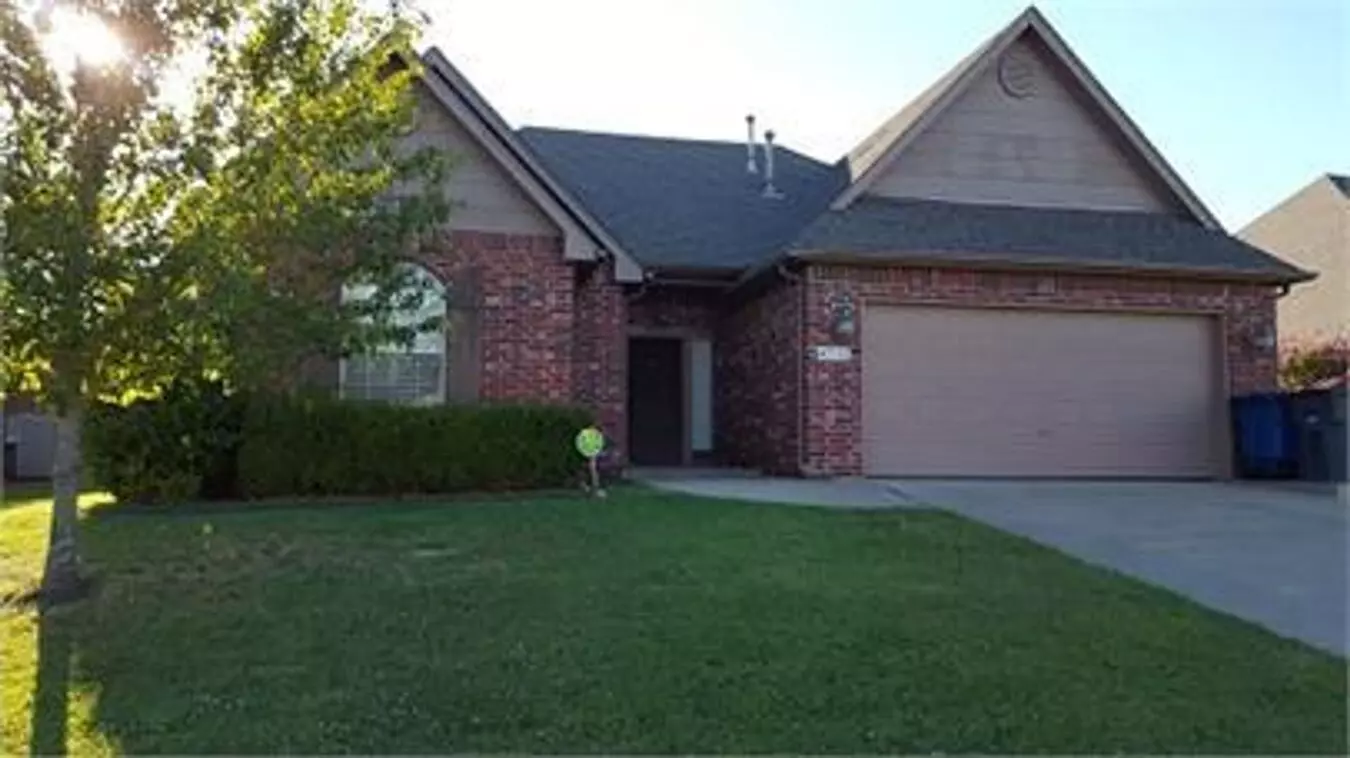 3 Bed, 2 Bath Home - Great Tulsa Location Near Broken Arrow House for rent in Tulsa, OK