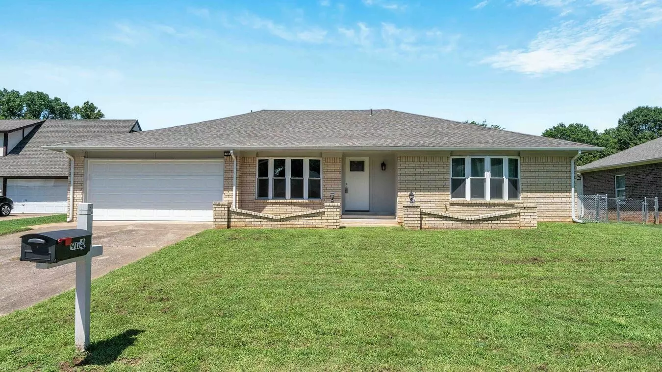 3 Bed | 2 Bath In Broken Arrow! House for rent in Broken Arrow, OK