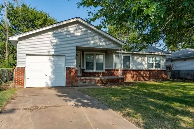 3 Bed / 1.5 Bath In Tulsa! Apartment for rent in Tulsa, OK