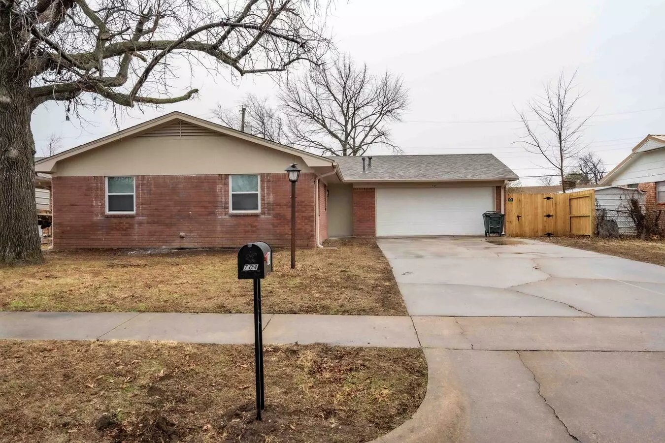 Beautifully Redone 3 Bedroom House! Available For Immediate Move In! Sand Springs Schools House for rent in Sand Springs, OK